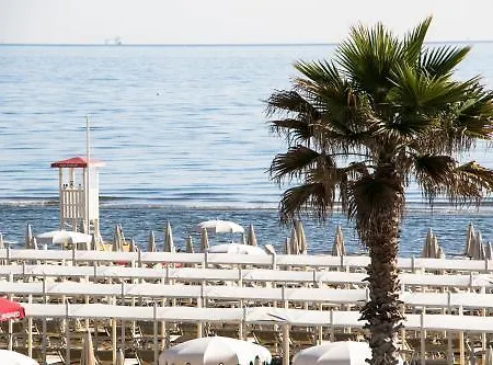 Club - Fronte Mare Con Depandance Adiacente 3* Риччоне