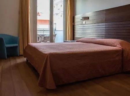 Club - Fronte Mare Con Depandance Adiacente 3* Риччоне