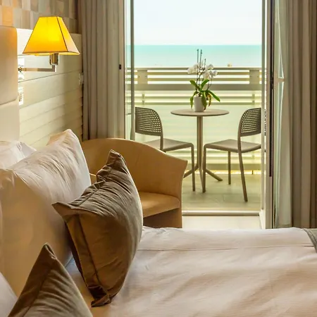 Hotel Club - Fronte Mare Con Depandance Adiacente Riccione