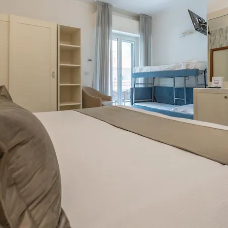 Club - Fronte Mare Con Depandance Adiacente Riccione