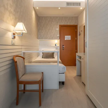 Otel Club - Fronte Mare Con Depandance Adiacente Riccione
