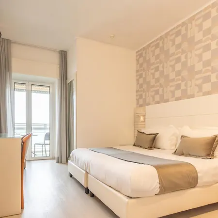 Otel Club - Fronte Mare Con Depandance Adiacente Riccione