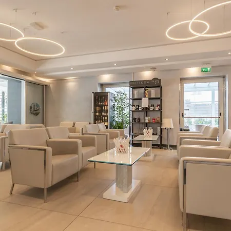 Club - Fronte Mare Con Depandance Adiacente Riccione