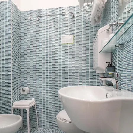 Отель Club - Fronte Mare Con Depandance Adiacente Риччоне