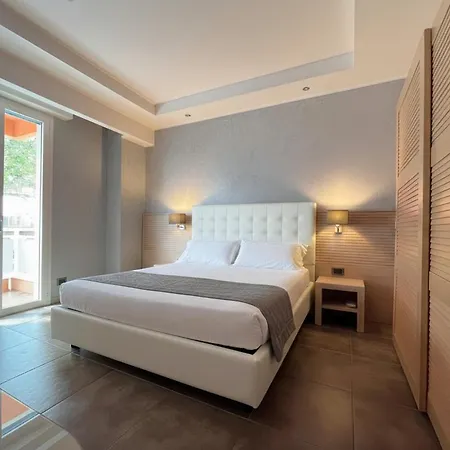 Club - Fronte Mare Con Depandance Adiacente Otel Riccione