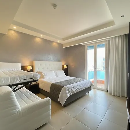 Club - Fronte Mare Con Depandance Adiacente 3* Риччоне