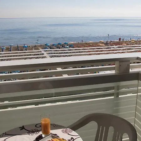 Otel Club - Fronte Mare Con Depandance Adiacente 3*