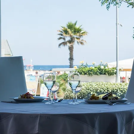 Club - Fronte Mare Con Depandance Adiacente 3*