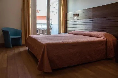 Club - Fronte Mare Con Depandance Adiacente 3* Riccione