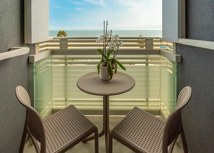 Club - Fronte Mare Con Depandance Adiacente 3* Riccione