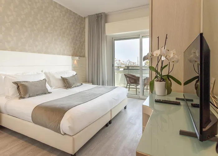 Hotel Club - Fronte Mare Con Depandance Adiacente Riccione