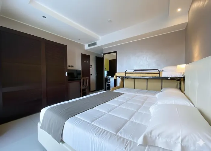 Club - Fronte Mare Con Depandance Adiacente 3*