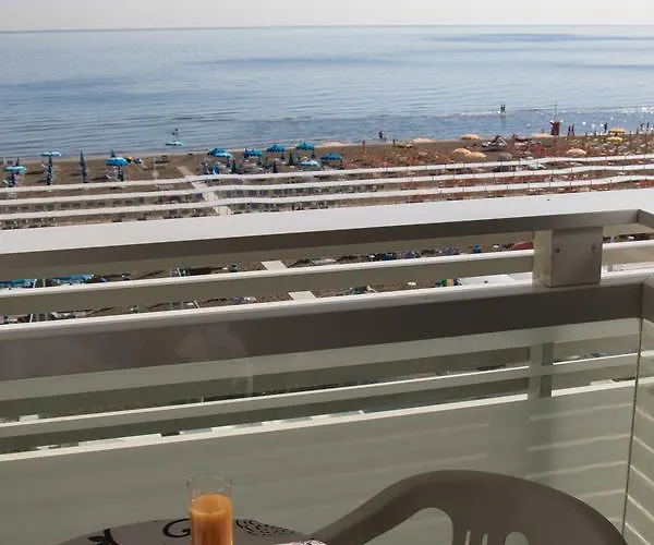 Hotel Club - Fronte Mare Con Depandance Adiacente 3*