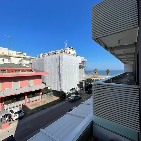 Club - Fronte Mare Con Depandance Adiacente Riccione