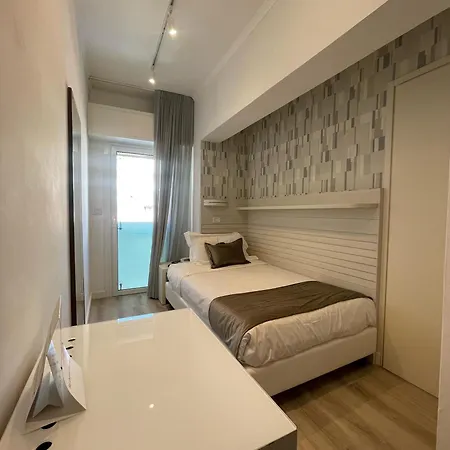 Club - Fronte Mare Con Depandance Adiacente 3* Riccione