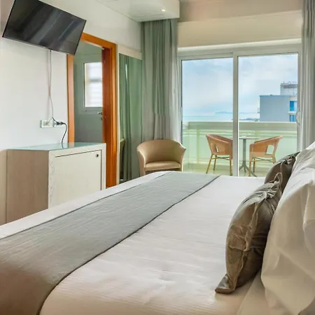 Club - Fronte Mare Con Depandance Adiacente 3*