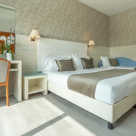 Club - Fronte Mare Con Depandance Adiacente Hotel Riccione