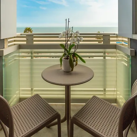 Club - Fronte Mare Con Depandance Adiacente 3* Riccione