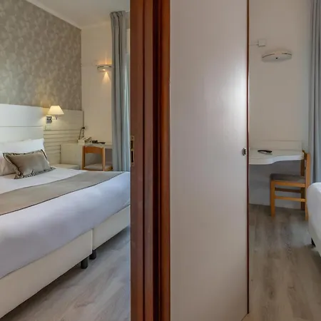 Club - Fronte Mare Con Depandance Adiacente 3* Riccione