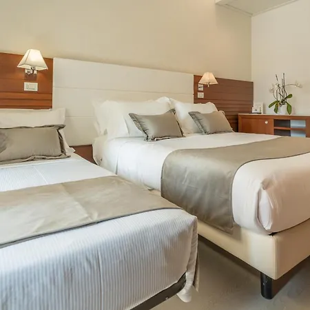 Club - Fronte Mare Con Depandance Adiacente 3* Riccione