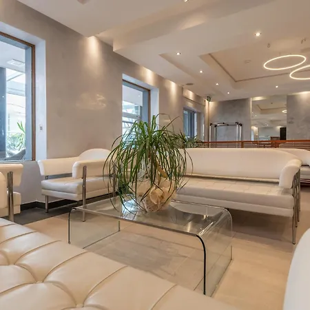 Club - Fronte Mare Con Depandance Adiacente Riccione