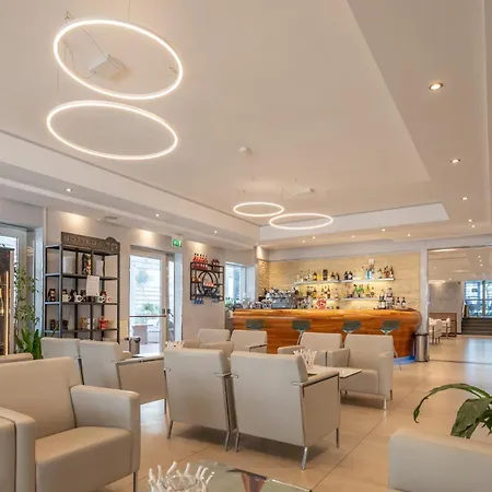 Club - Fronte Mare Con Depandance Adiacente 3*