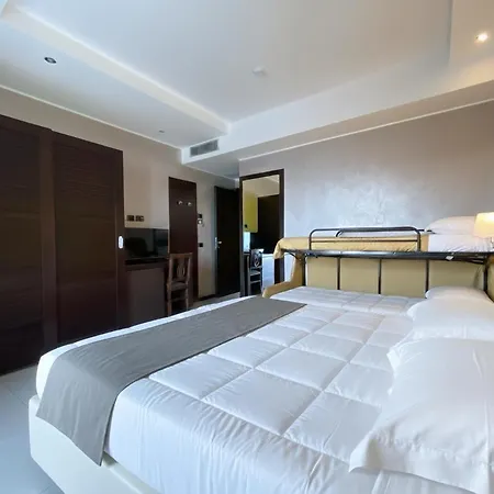 Club - Fronte Mare Con Depandance Adiacente 3*