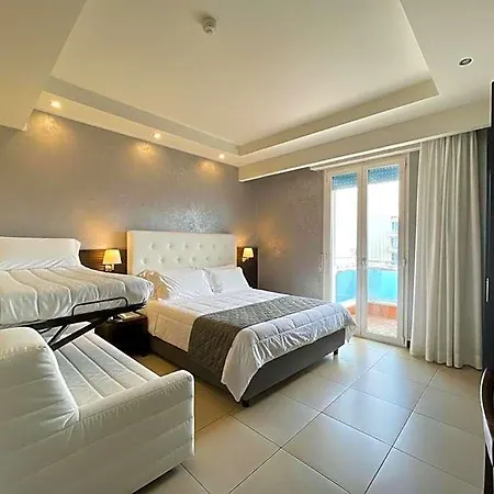 Hotel Club - Fronte Mare Con Depandance Adiacente Riccione