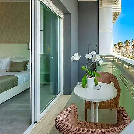 Club - Fronte Mare Con Depandance Adiacente Riccione