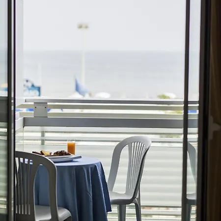 Club - Fronte Mare Con Depandance Adiacente Hotel 3*