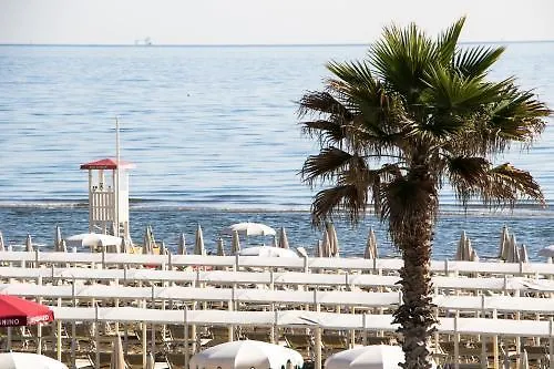 Club - Fronte Mare Con Depandance Adiacente 3* Riccione