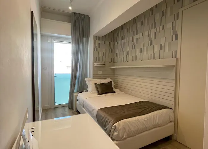 Club - Fronte Mare Con Depandance Adiacente 3* Riccione