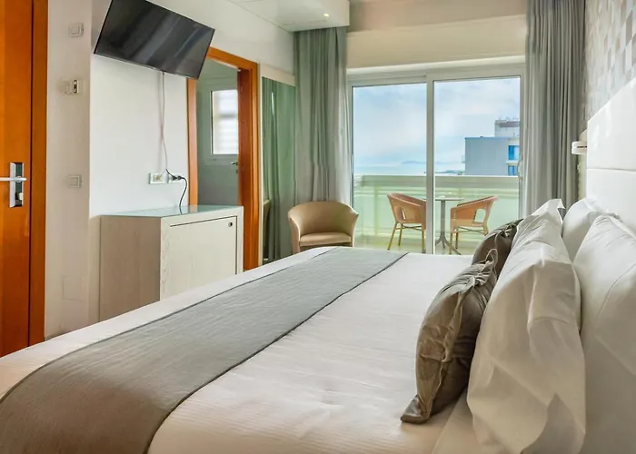 Club - Fronte Mare Con Depandance Adiacente 3*