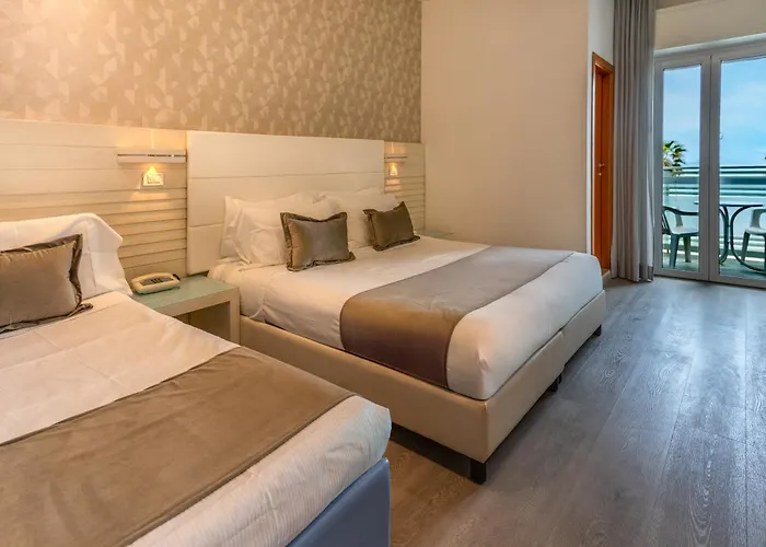 Club - Fronte Mare Con Depandance Adiacente