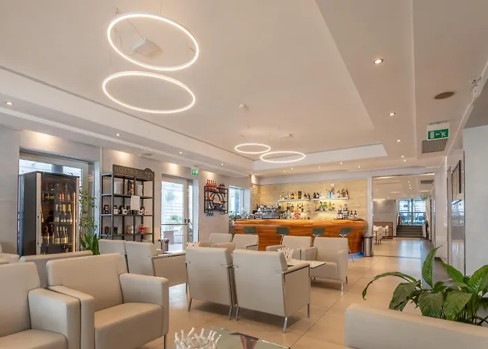 Club - Fronte Mare Con Depandance Adiacente 3*