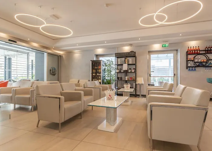 Club - Fronte Mare Con Depandance Adiacente Riccione