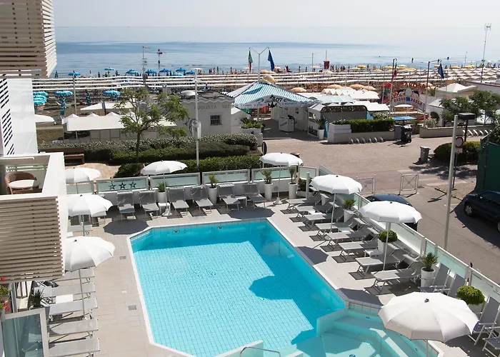 Hotel Club - Fronte Mare Con Depandance Adiacente Riccione